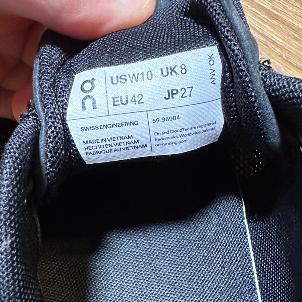 On Running Women’s Cloud 5 Black Athletic Shoes Size 10 - Picture 8 of 8